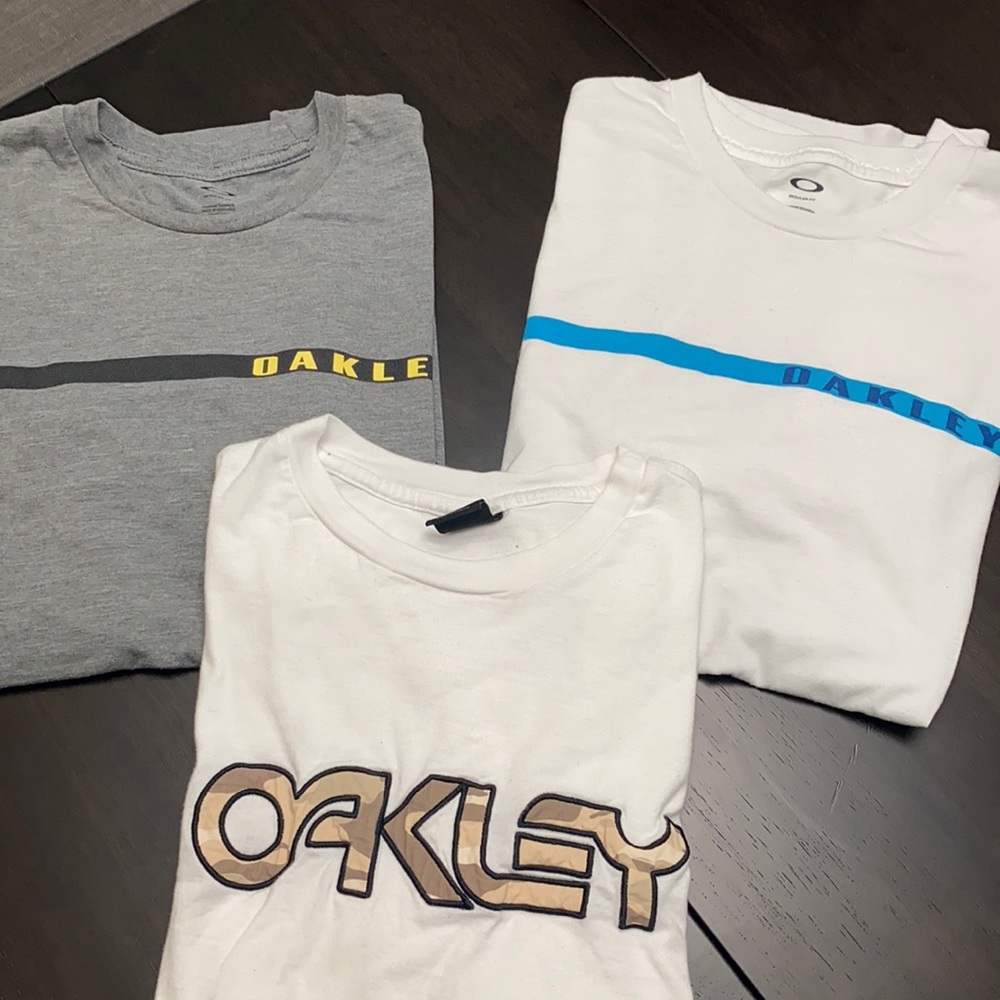 Men’s Oakley tees
